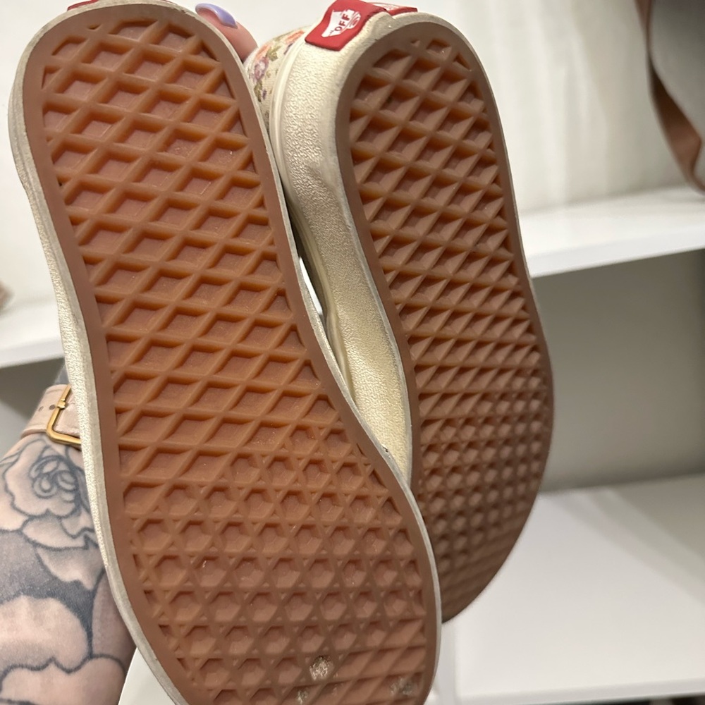 Vans Classic White Sneakers with Canvas Comfort - Picture 4 of 5